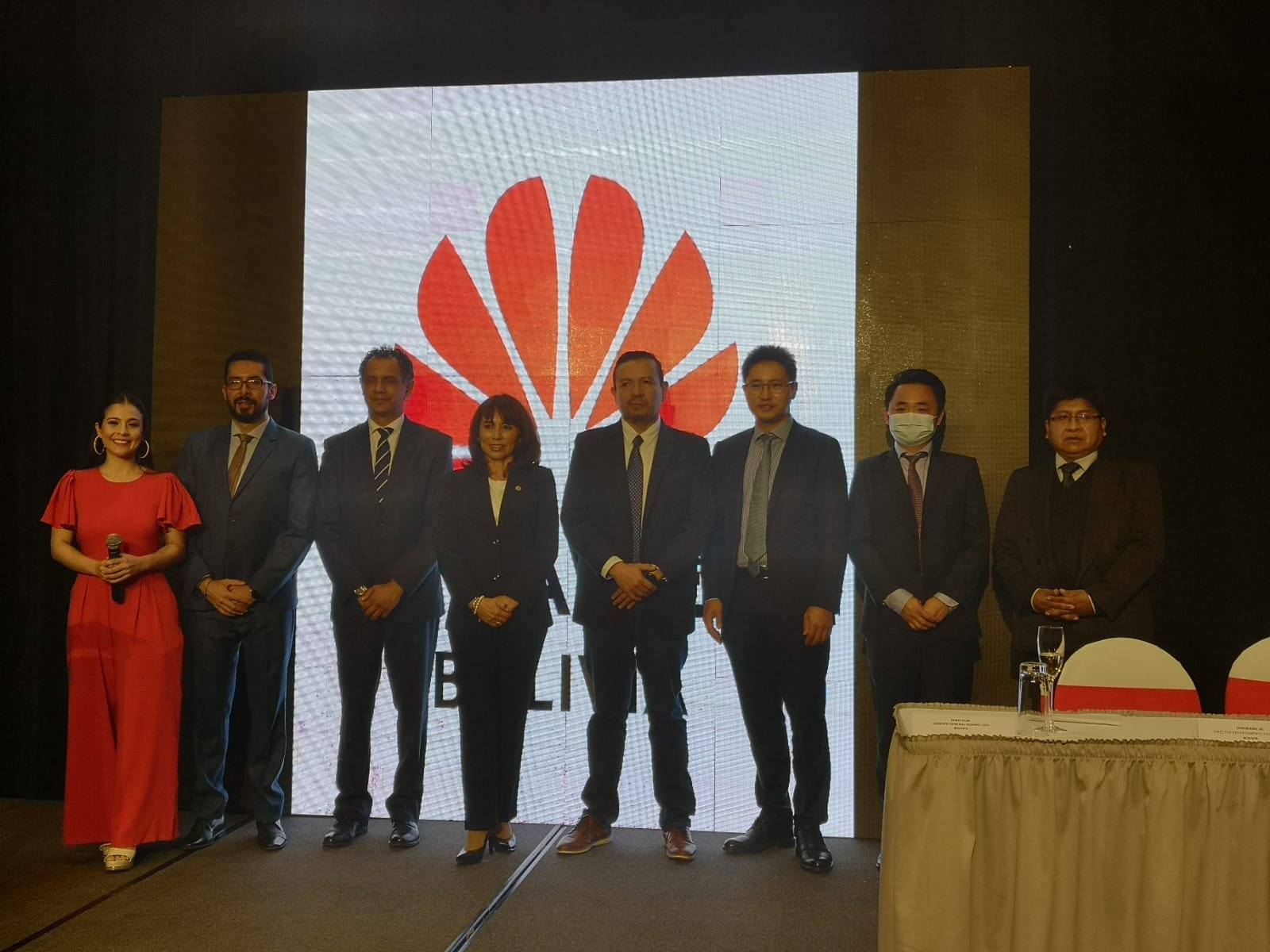 Huawei Dona Equipos A Cuatro Universidades | Magazine Management